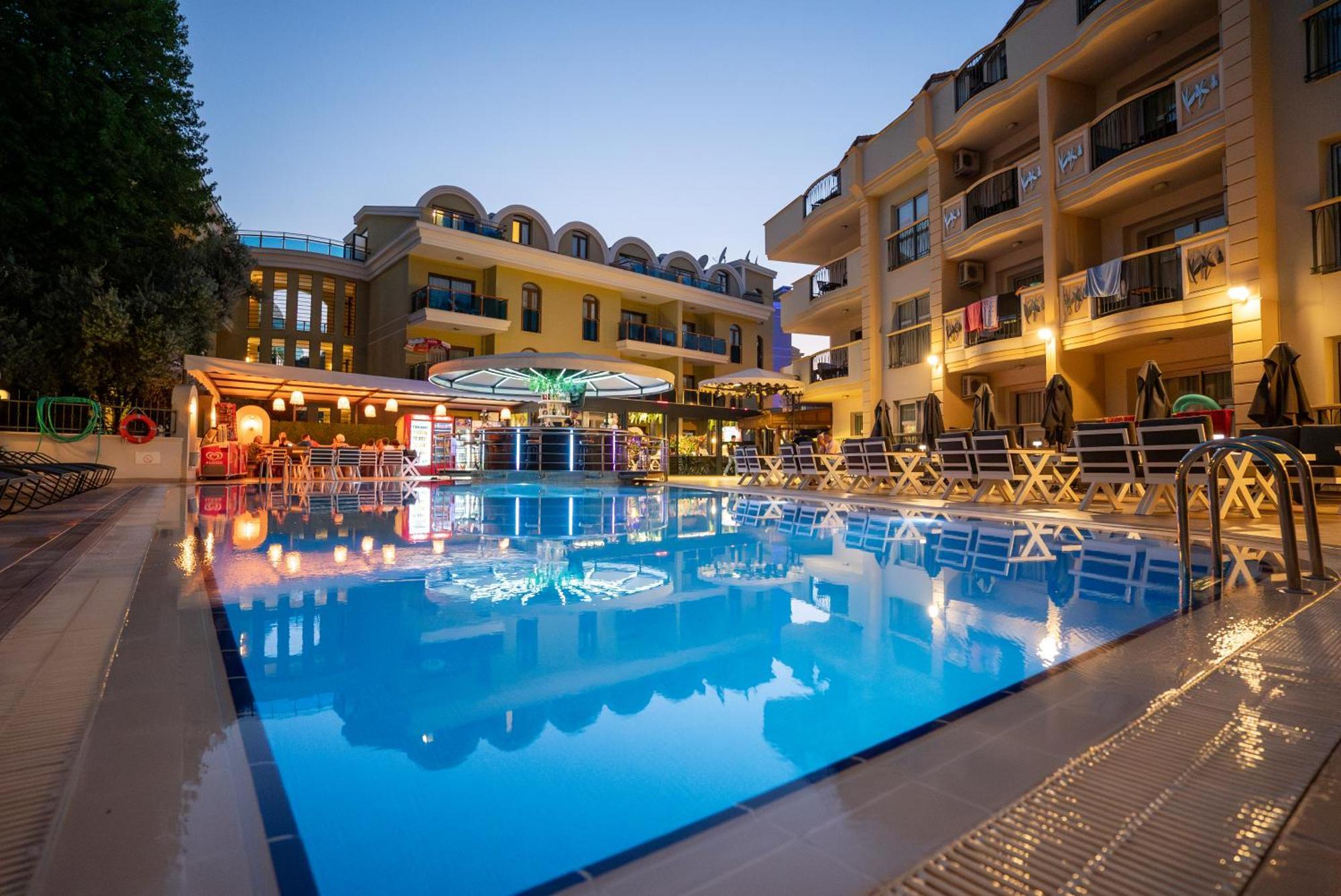 Club Karakas Apart Otel Marmaris Extérieur photo
