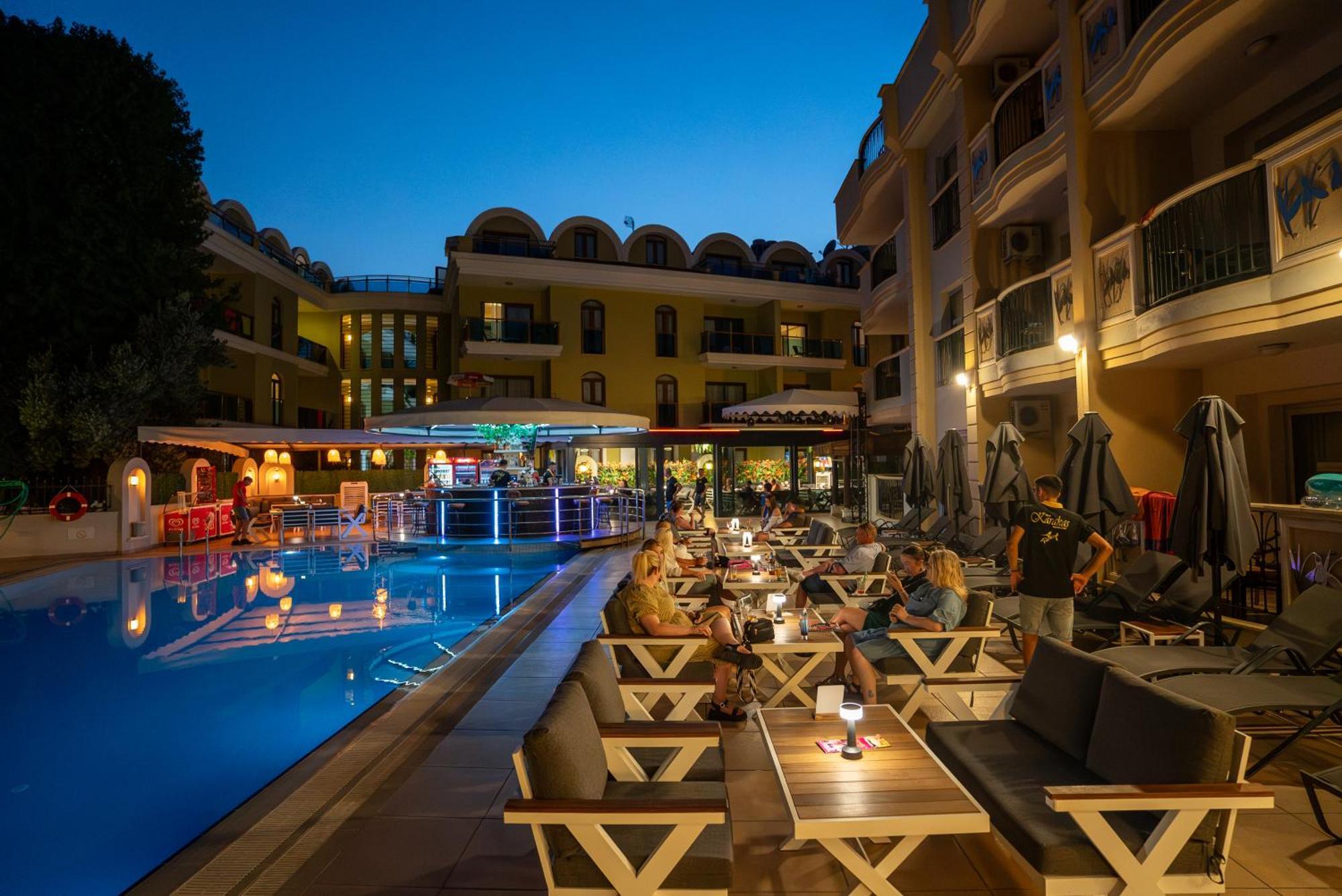 Club Karakas Apart Otel Marmaris Extérieur photo