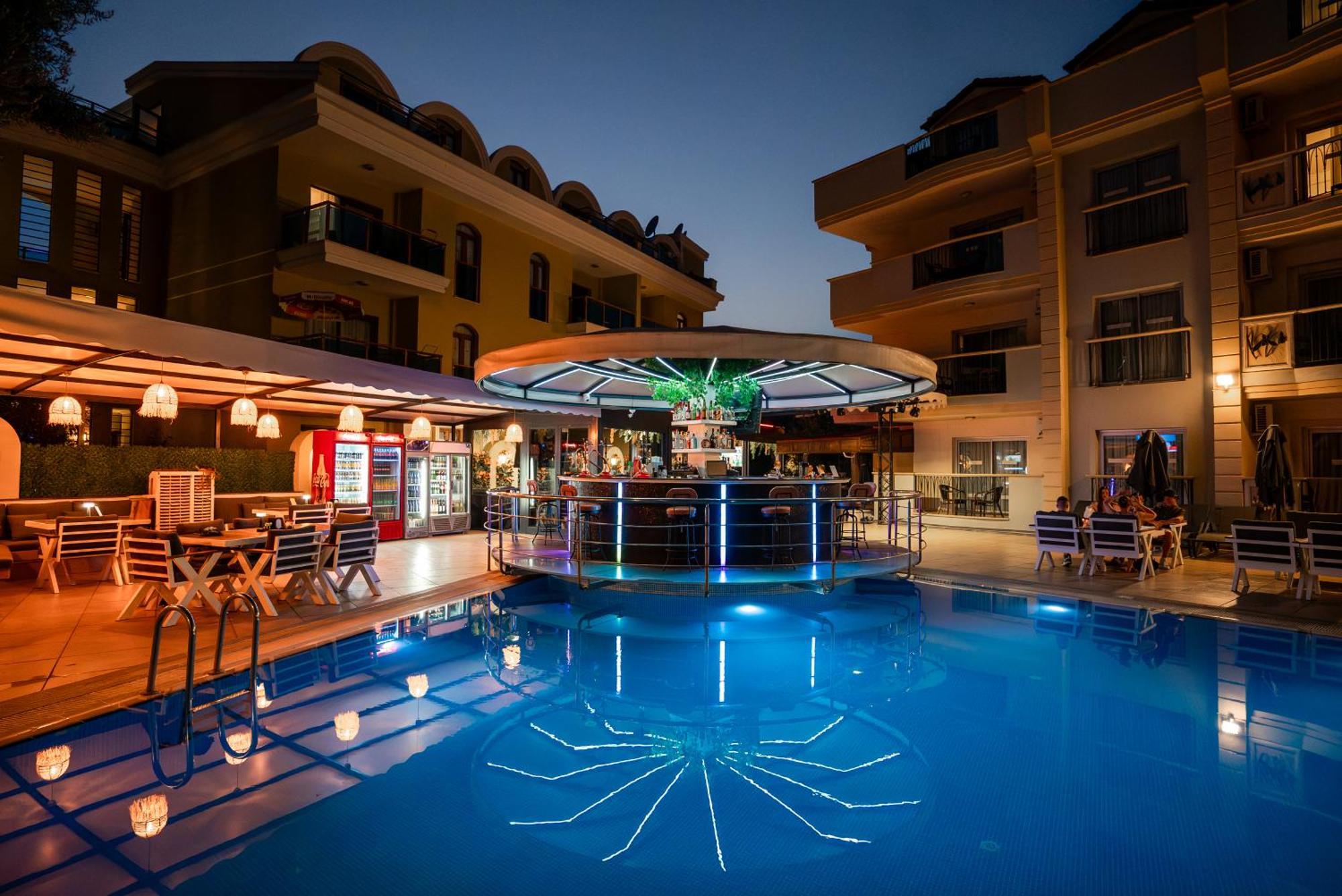 Club Karakas Apart Otel Marmaris Extérieur photo