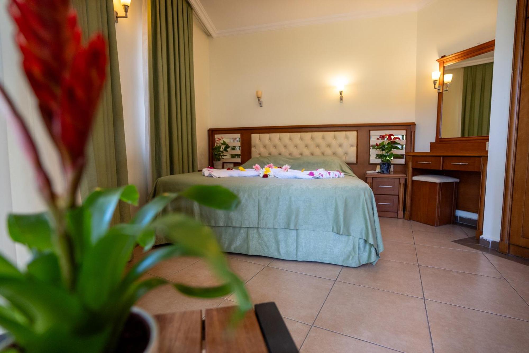 Club Karakas Apart Otel Marmaris Extérieur photo