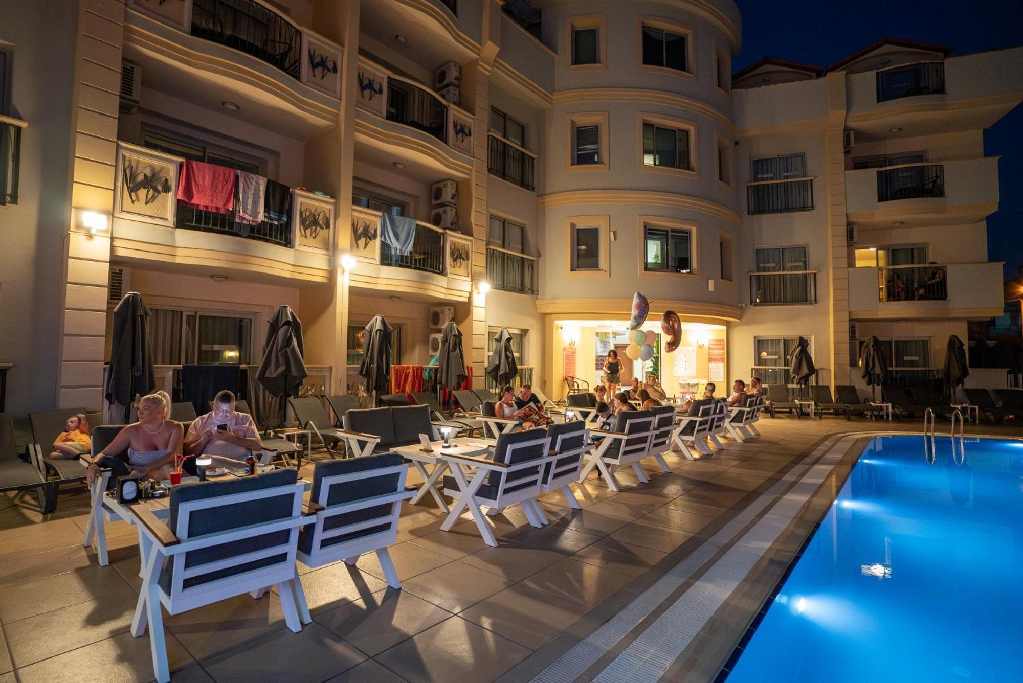 Club Karakas Apart Otel Marmaris Extérieur photo