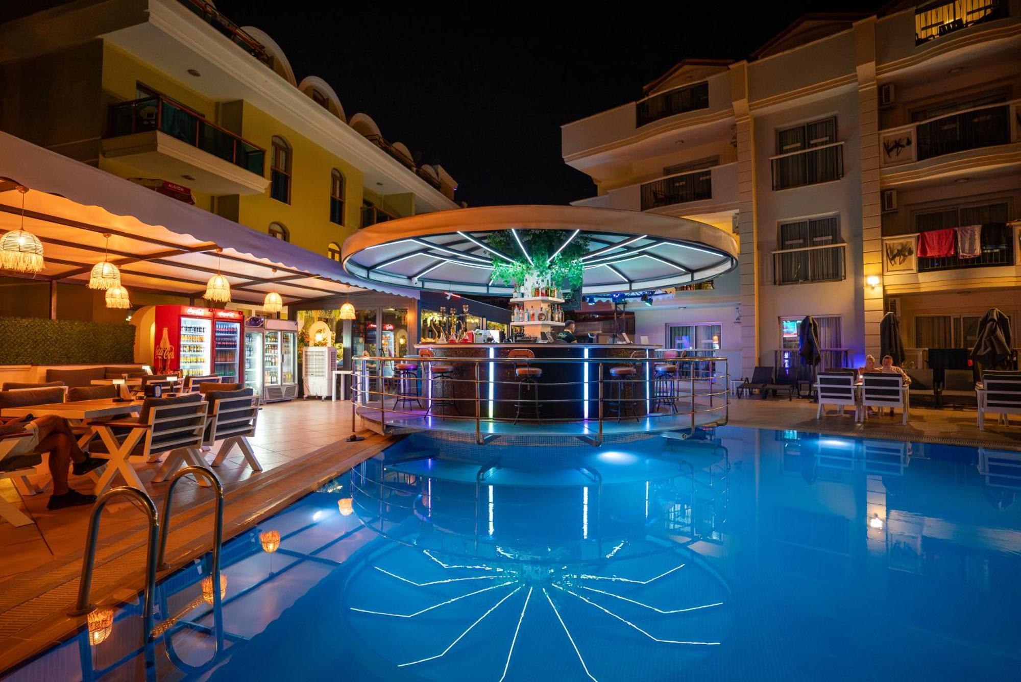Club Karakas Apart Otel Marmaris Extérieur photo