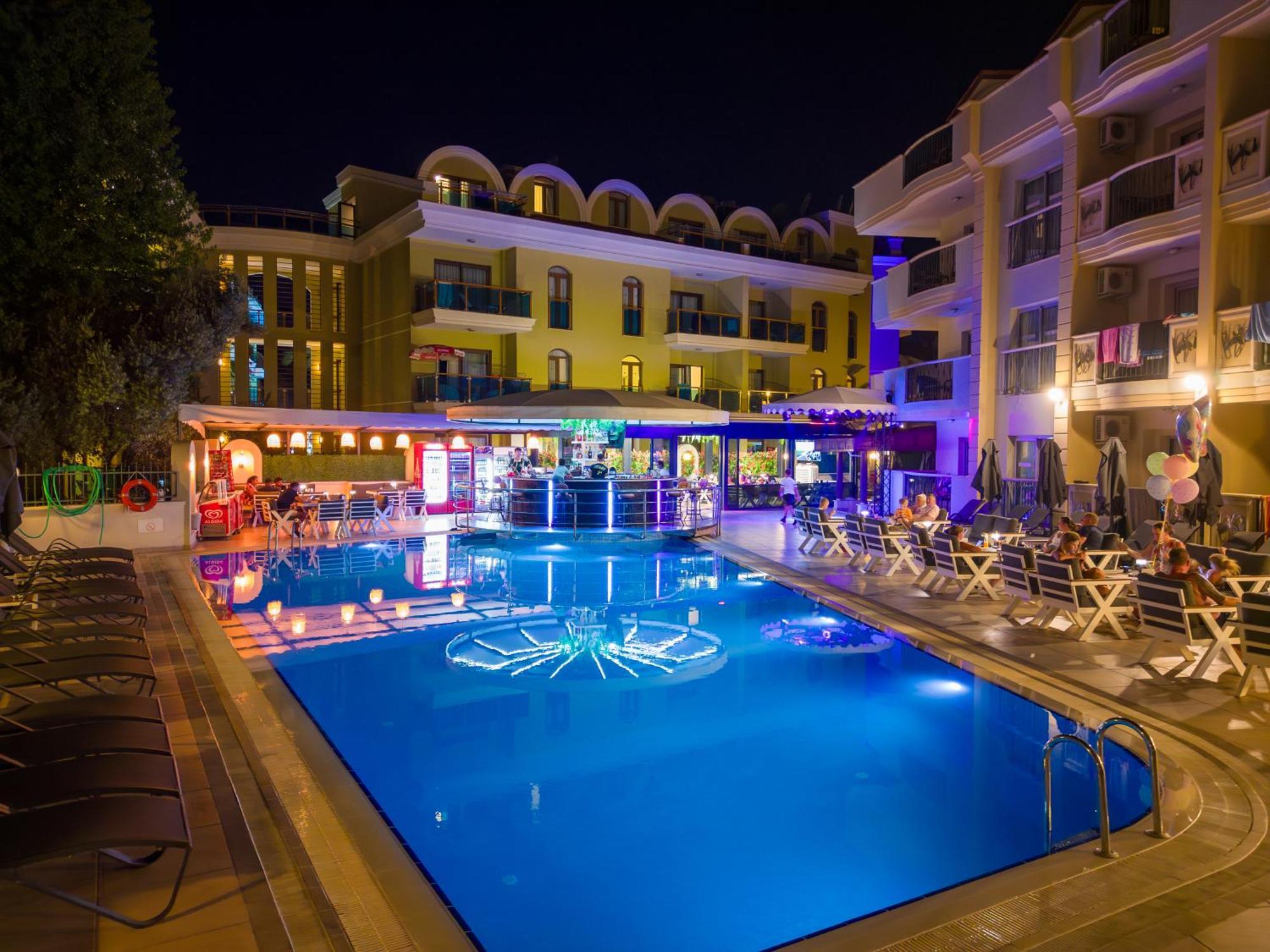 Club Karakas Apart Otel Marmaris Extérieur photo